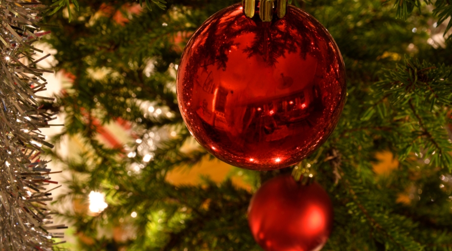 Glas oder Kunststoff Christbaumkugeln - weihnachten-4u.de